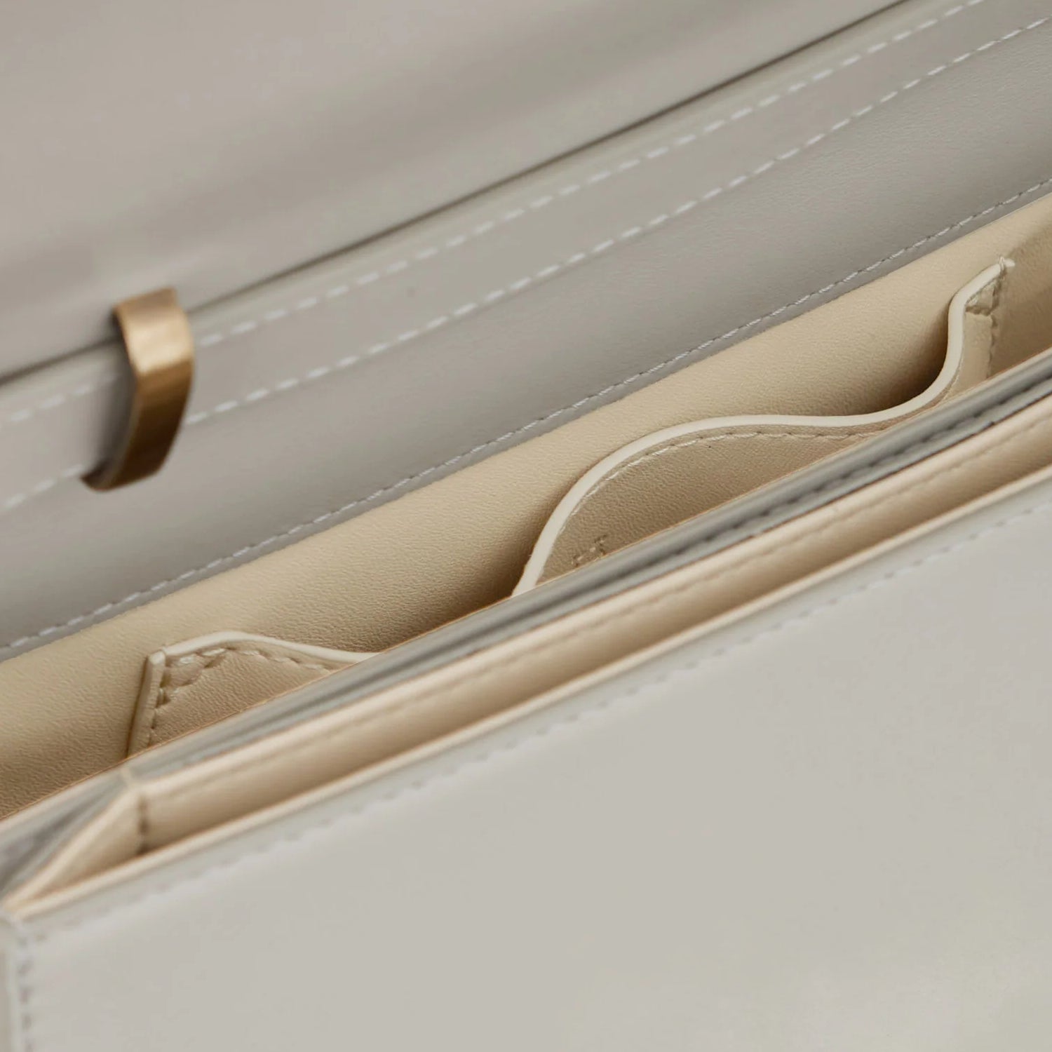 Sac à bandoulière Blake taupe – Tammy & Benjamin