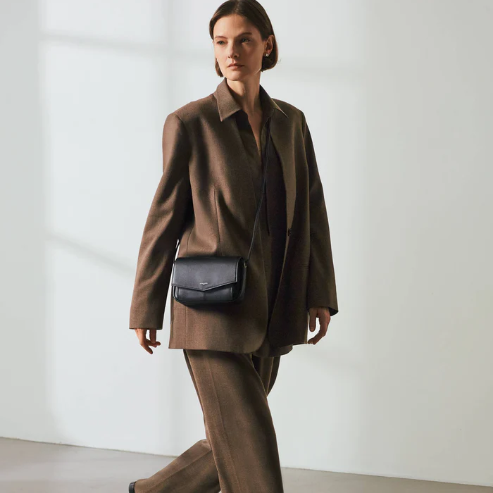 Sac pochette avec bandoulière amovible en cuir lisse Charlotte Le Tanneur