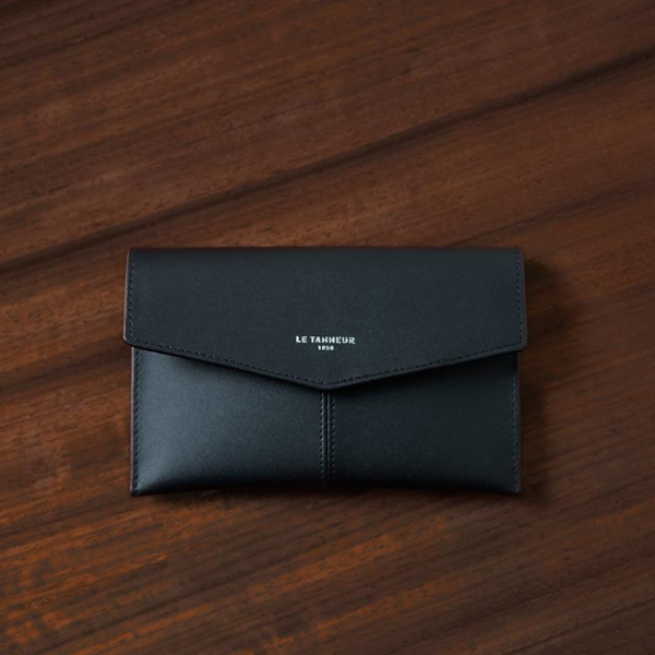 Pochette enveloppe MM en cuir lisse Charlotte Le Tanneur