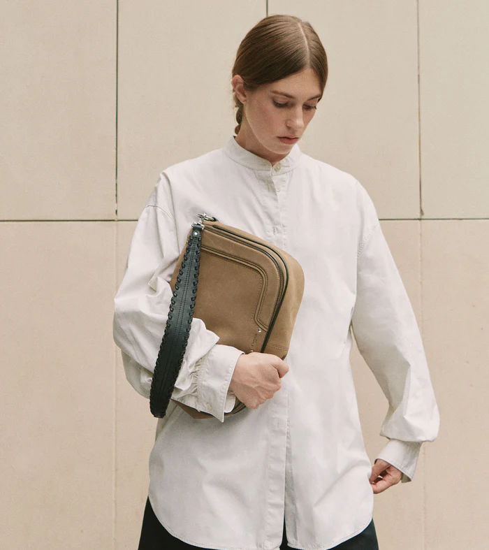 Grand sac bandoulière en cuir lisse et nubuck Ella Le Tanneur